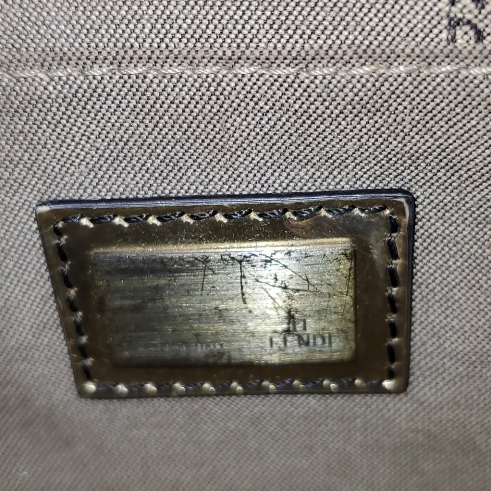 Authentic Fendi Bi Bis Gold creme - Picture 4 of 10